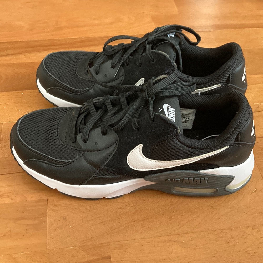 Nike Air Max. Size 7.5. Worn only 3x’s